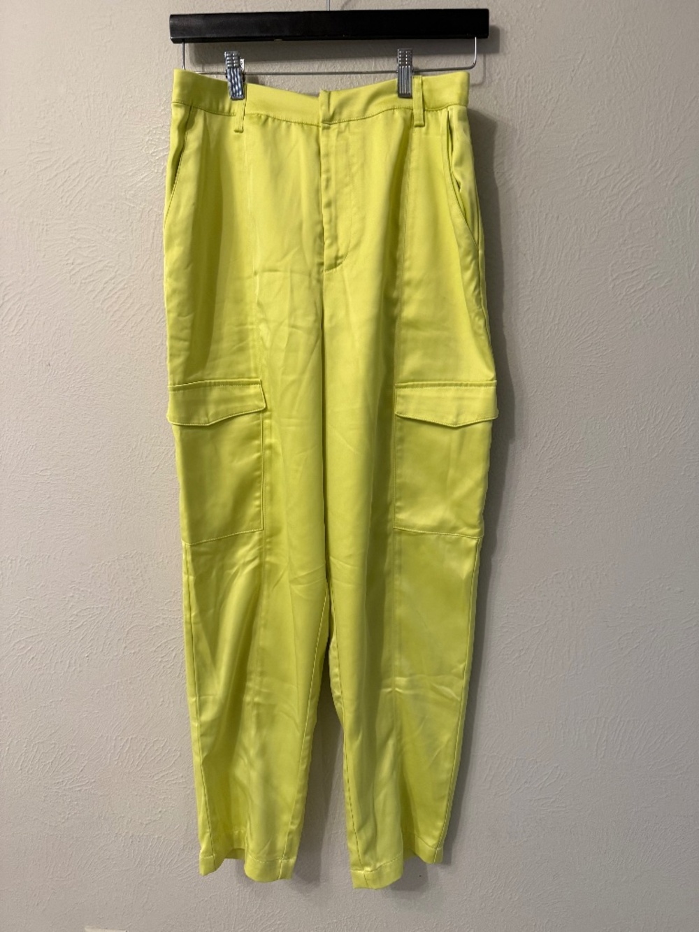 NWT House of Harlow size 6 High Rise Satin Cargo Pants Chartreuse Yellow